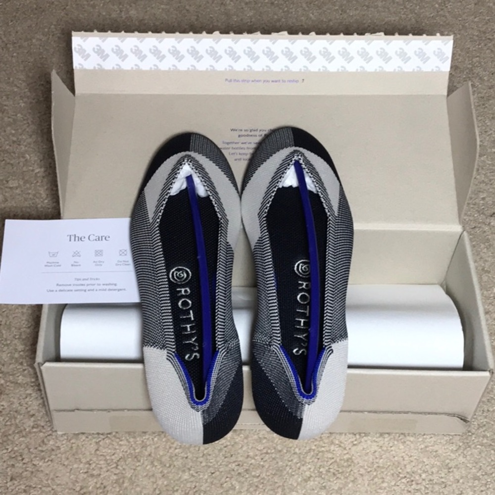 New With Box Rothy’s Captoe flats size 8